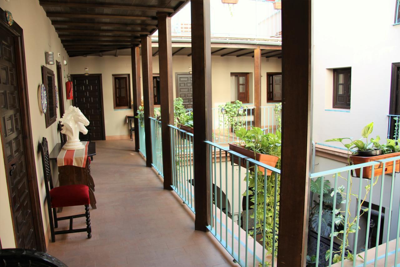 Hotel Patio De Las Cruces Sevilla Kültér fotó